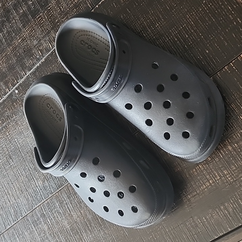 Platform black crocs men 8 women 10